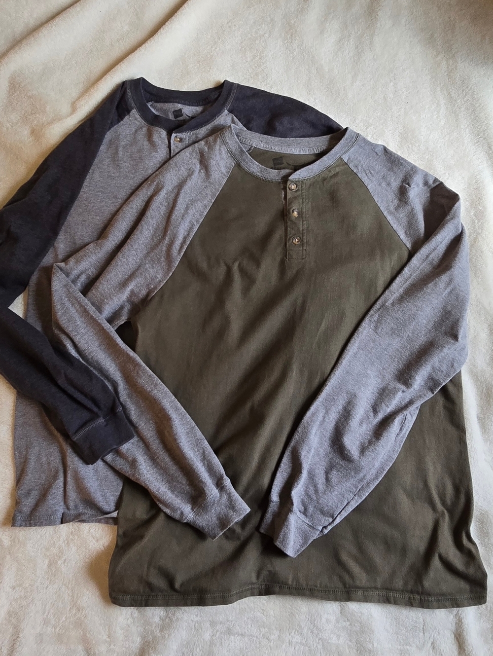Set Of 2 Hanes Henley Raglan Long Sleeve Shirt Olive Green & Gray Colorblock L